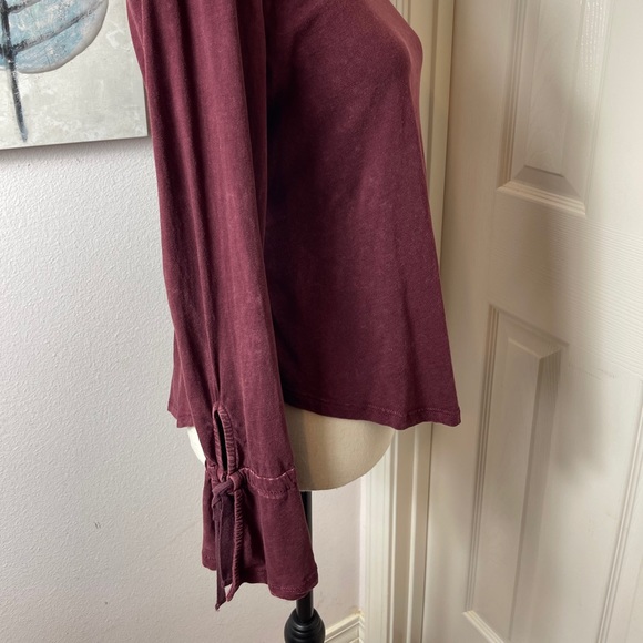 Others Follow maroon long bell sleeve blouse sz sm - Picture 6 of 7